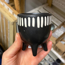 Load image into Gallery viewer, Black leggy planter - 6cm
