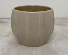 Load image into Gallery viewer, Round Cream planter - 12cm 14cm
