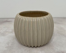 Load image into Gallery viewer, Round Cream planter - 12cm 14cm
