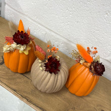 Load image into Gallery viewer, Pumpkin dried flower decoration - Halloween
