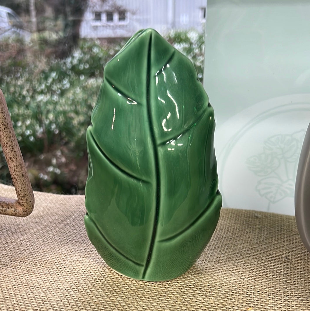 Ceramic leaf vase