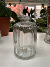 Load image into Gallery viewer, Clear glass vase - 10cm
