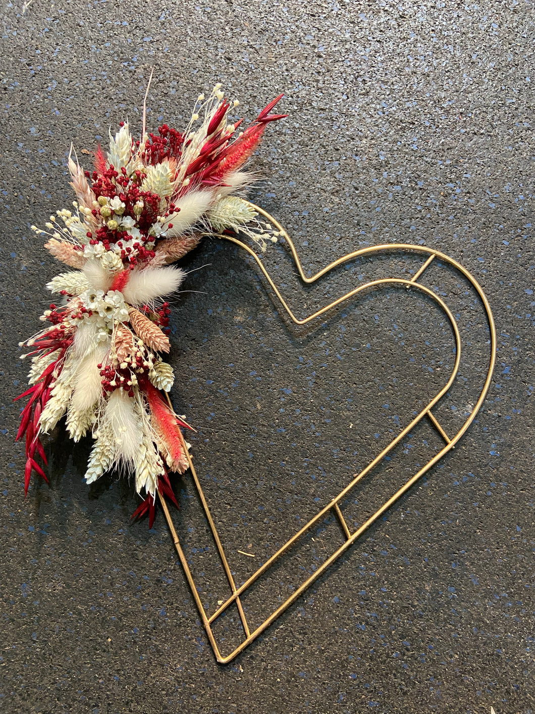 Heart shape wire wreath with red dried flowers - 25cm